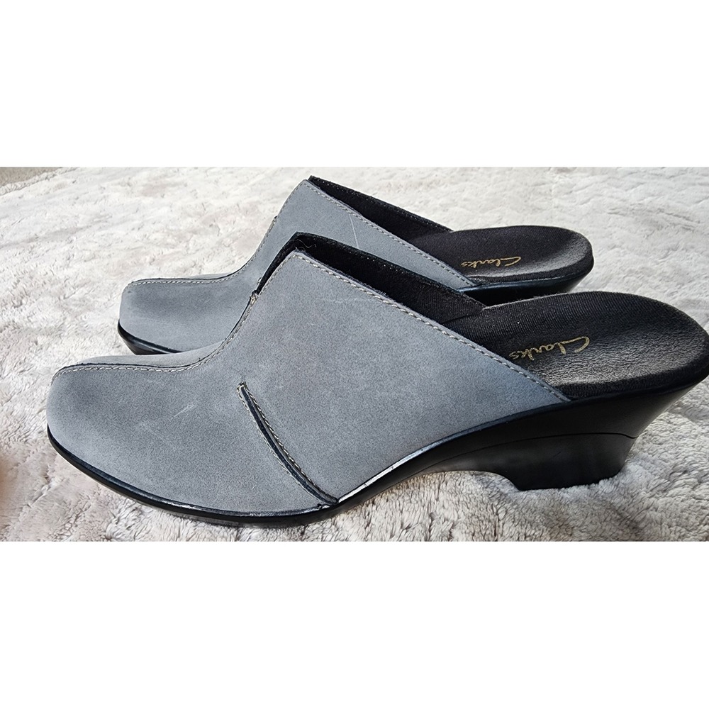 Clarks Womens Grey Nubuck Leather Wedge Mules Slip On Shoes Size 8.5M